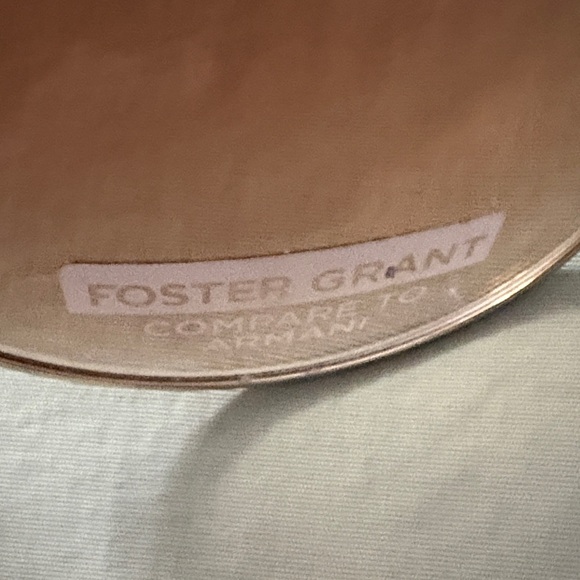 Sun & Sky Beach Blanket Bundled with Foster Grant Sunglasses Bundle - Picture 4 of 5